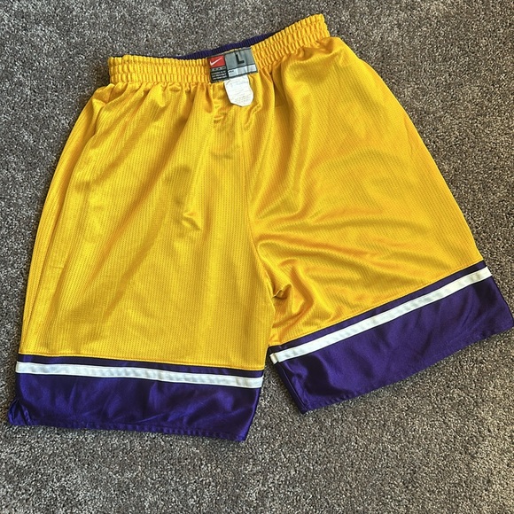 Nike 90/2000’s LA Lakers reversible practice shorts size Large - Picture 4 of 4
